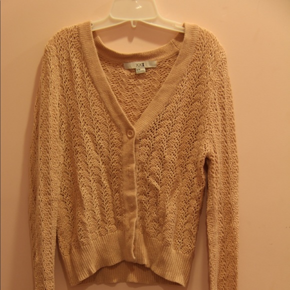 Forever 21 Cropped Button Up Sweater Size Medium - Picture 3 of 3